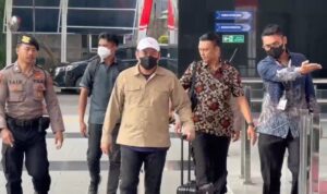 Abdul Azis Bupati Kolaka Timur Tiba di KPK Abdul Azis Bupati Kolaka Timur Tiba di KPK